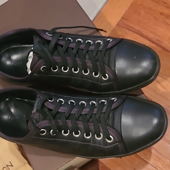 Men's Louis Vuitton Damier Sneakers - Picture 3 of 16